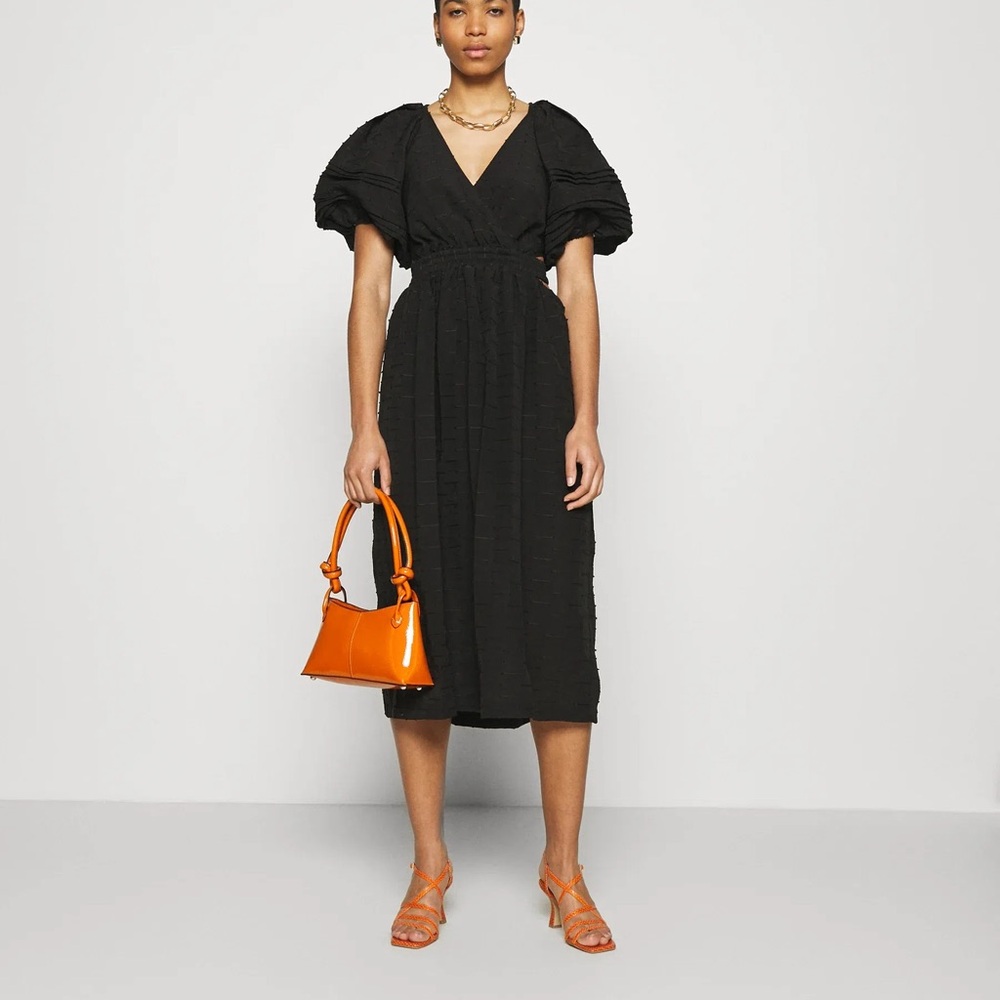 C/MEO DISPERSE SHORT SLEEVE DRESS BLACK